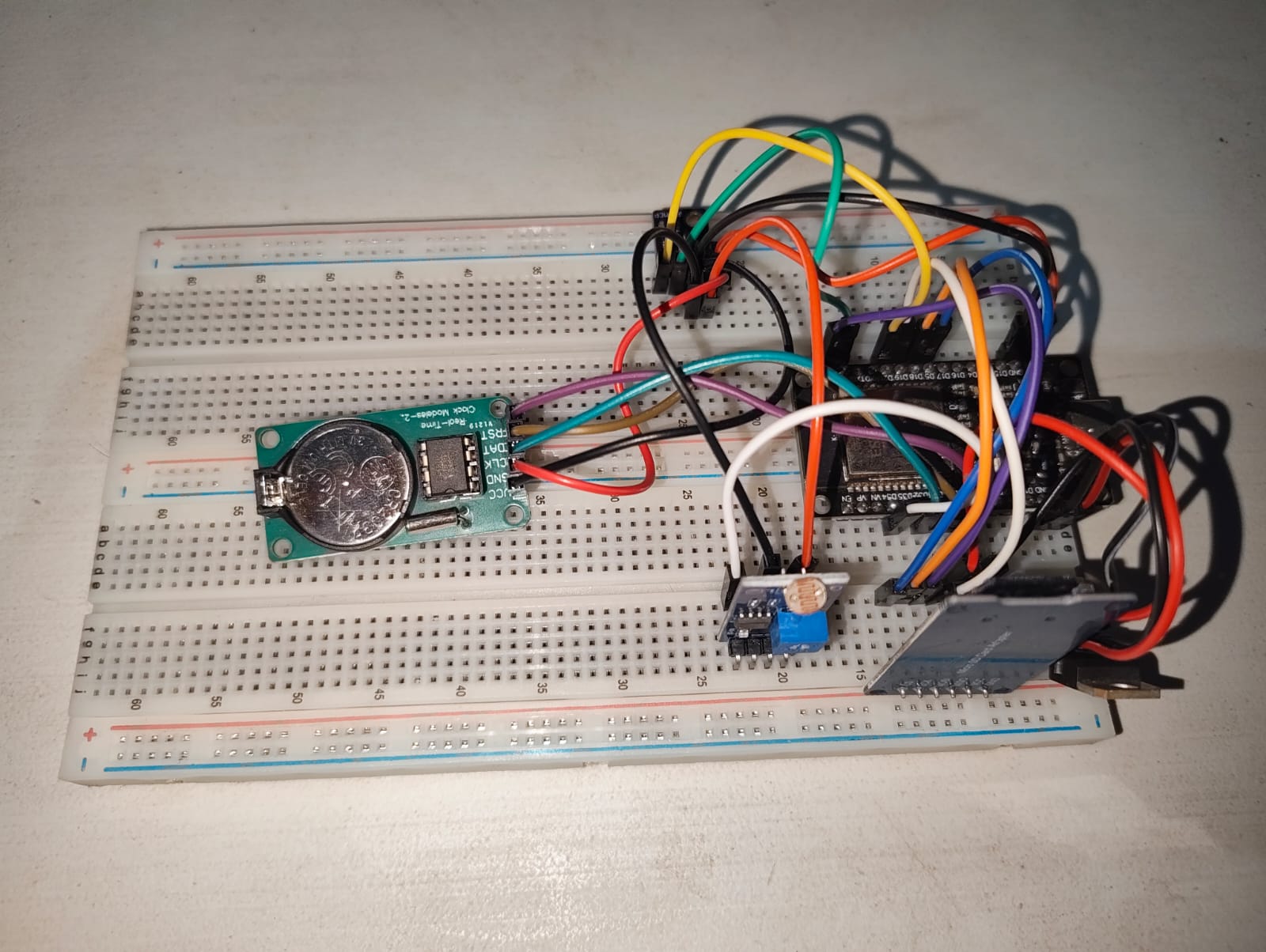 Prototipo físico ensamblado de la estación IoT